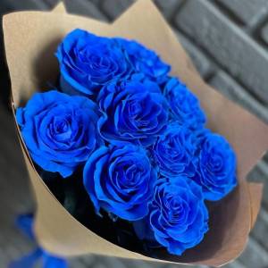 Букет 9 синих роз в крафте R249